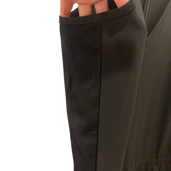 Athleta Brooklyn Jumpsuit in Black V-Neck Women's 10 - Picture 9 of 10